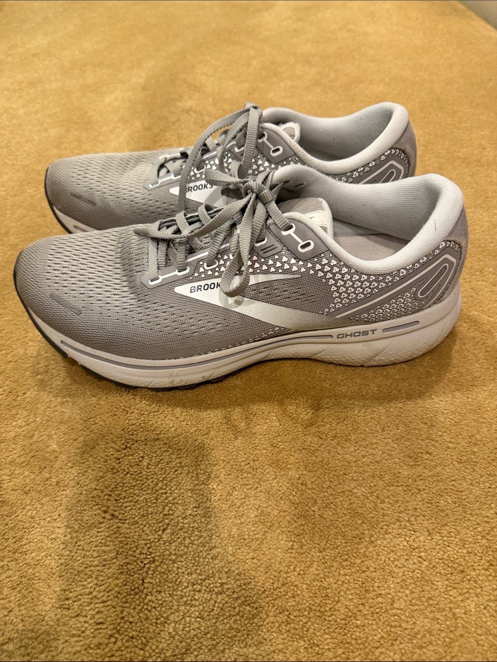 BROOKS GHOST 14 GRAY AND WHITE ATHLETIC SHOES  SIZE 10.5 - Picture 2 of 10